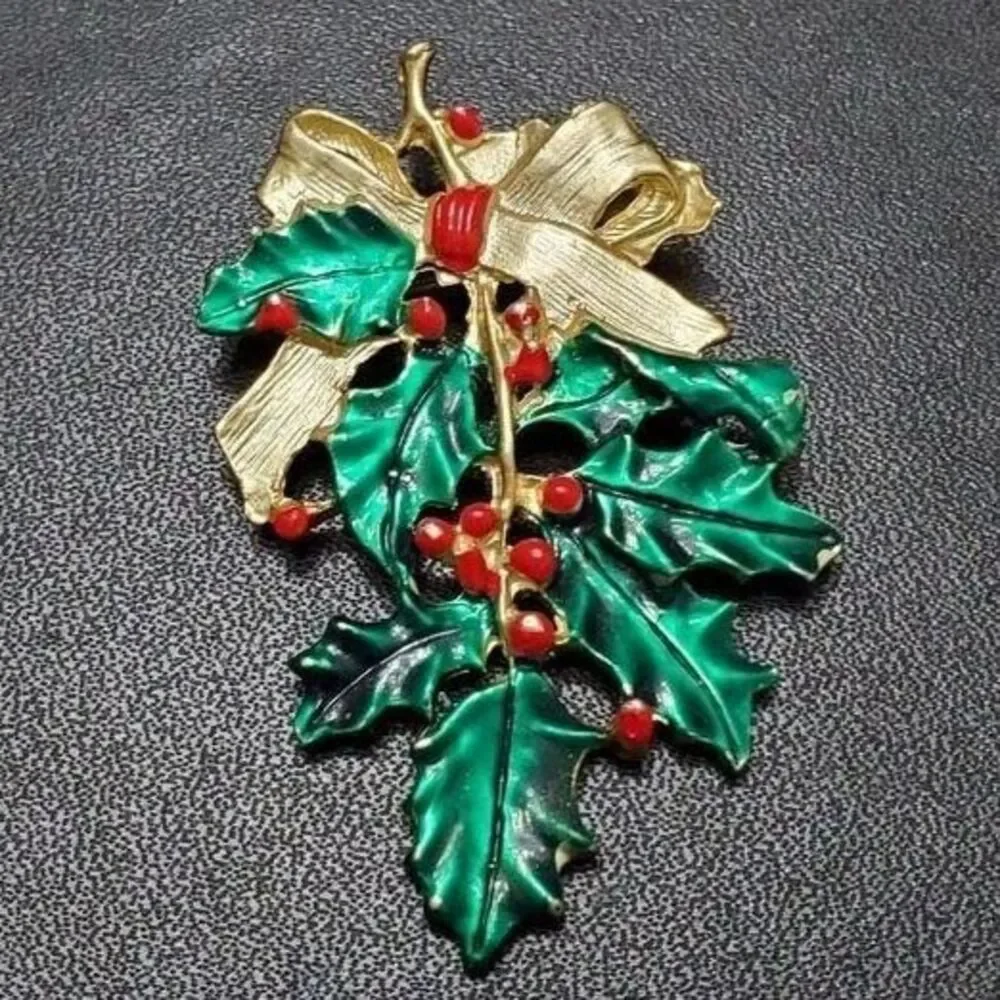 Vintage gold tone holiday holly brooch
